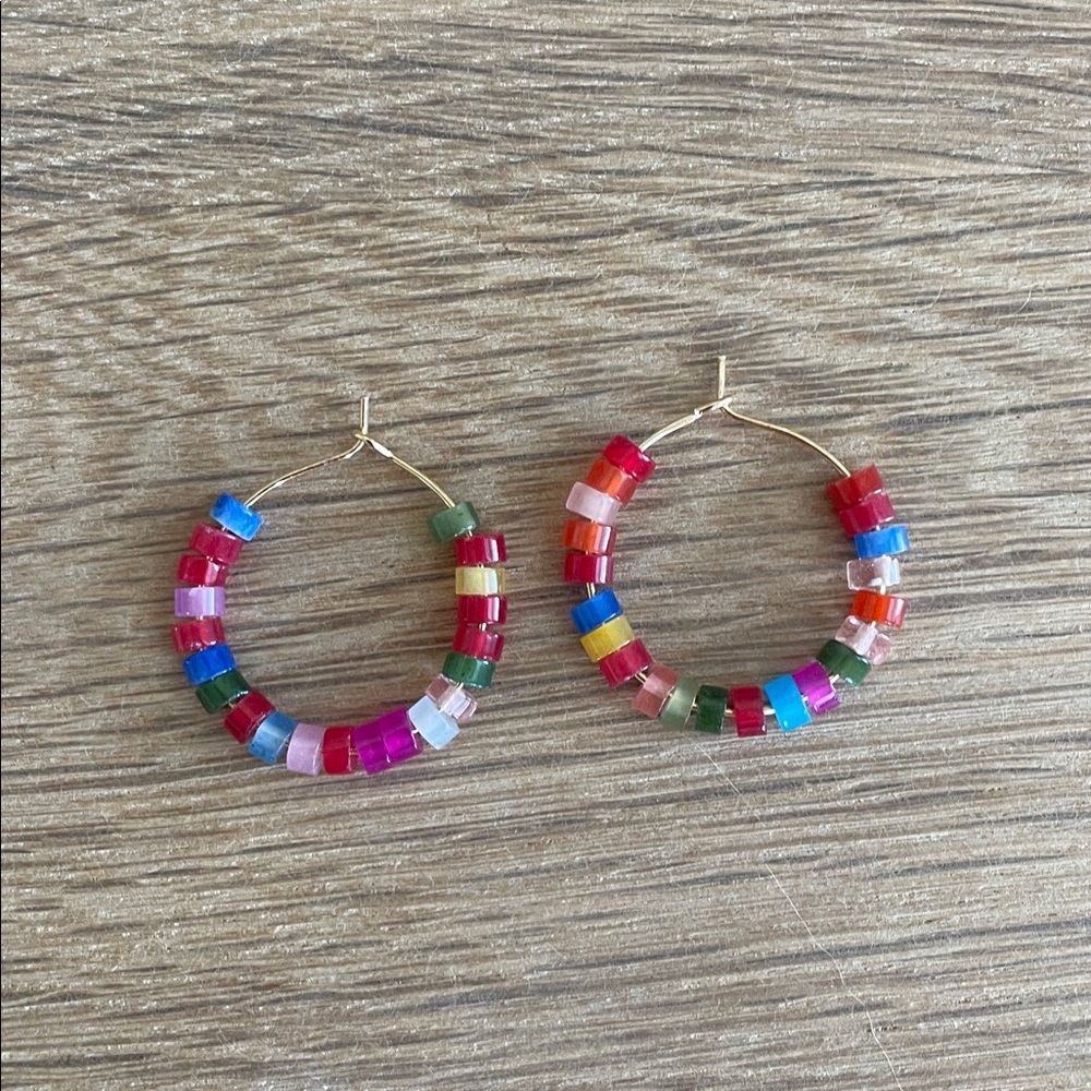 SOLD!! HAND CRAFTED MULTICOLOR GLASS HEISHI BEAD HOOP EARRINGS Vibrant Bohemian - Picture 6 of 12